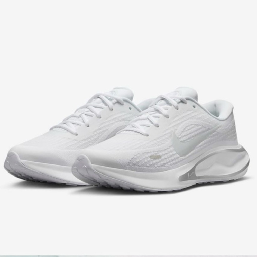 Nike Women's Journey Run Running Shoes size 8.5 +Free Gift